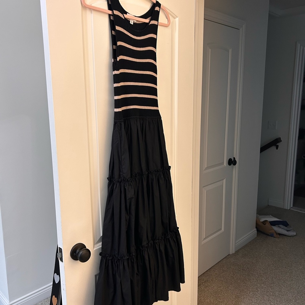 Evereve Black and Cream Striped Ribbed Maxi Dress